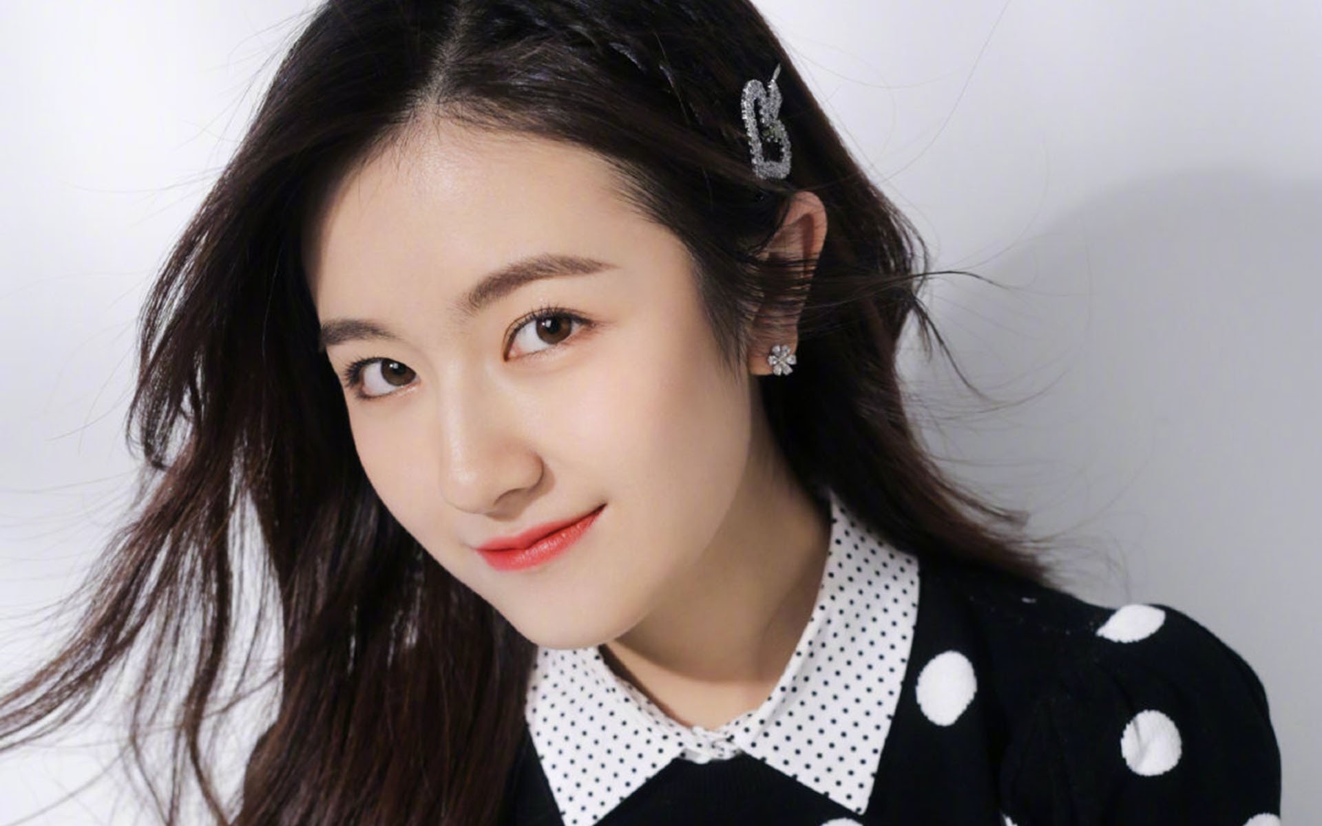 爱游戏娱乐-美加墨世界杯焦点战，上海篮球队跨界完胜尼克斯，掀起体育文化交流新浪潮