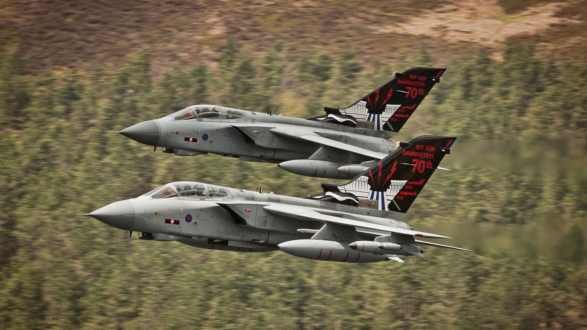 那道沉默的闸，与震耳欲聋的爆发