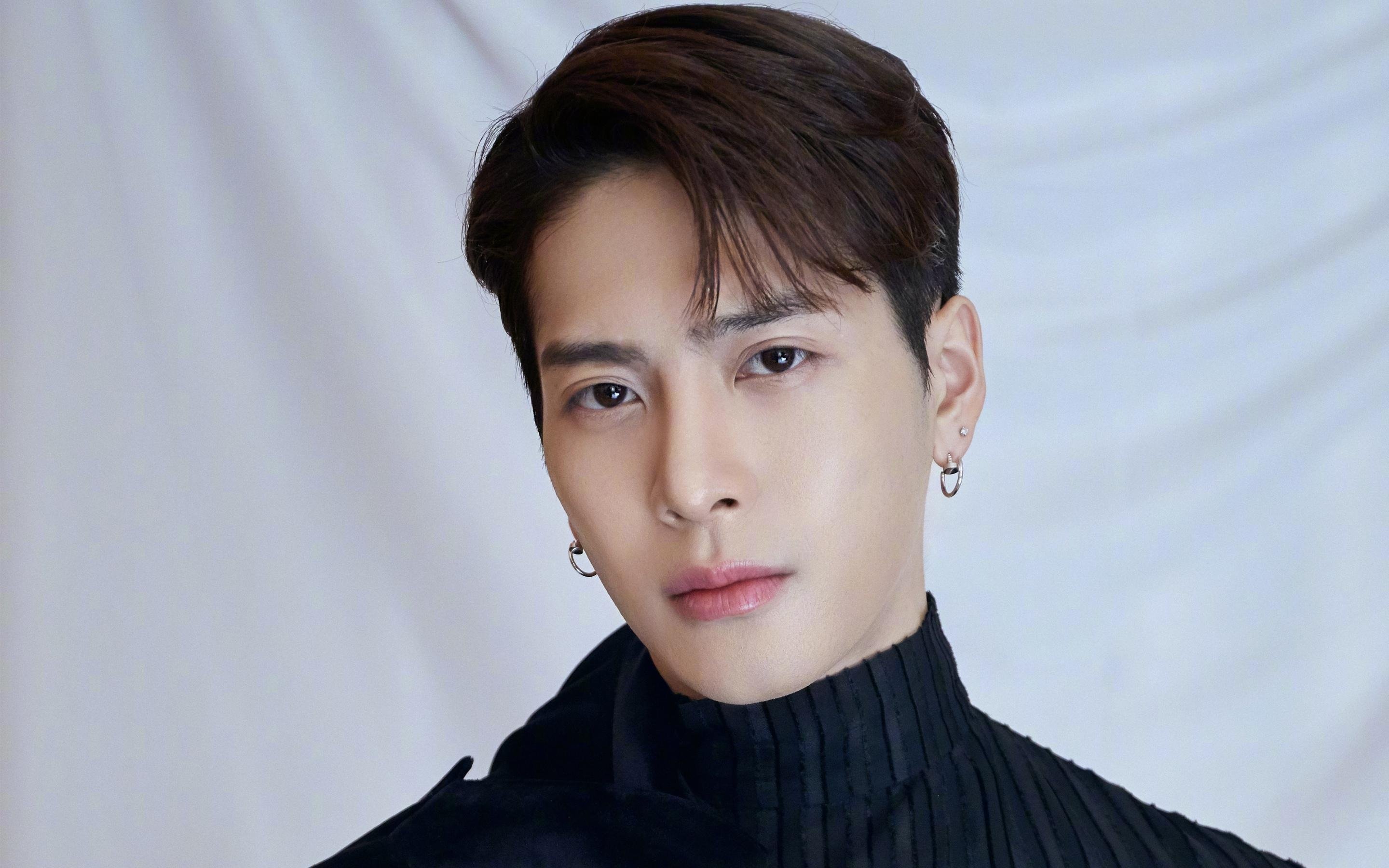 爱游戏APP-骑士横扫山西展强势，浓眉欧冠决赛显神威—赛场主宰者的双重奏